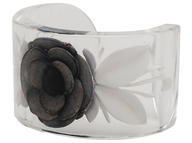 Bracciale rigido Chanel in lucite bianco con camelia - vista 2