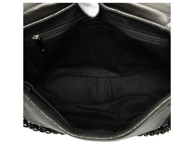 Chanel Large Metallic Caviar Half Moon Flap Schultertasche in Grau - Ansicht 4