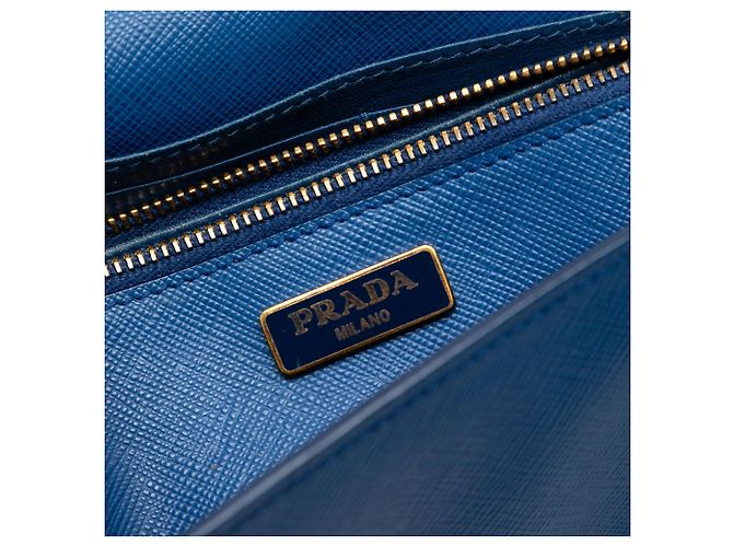 Portafoglio blu in Saffiano Prada con tracolla per borsa crossbody - vista 5