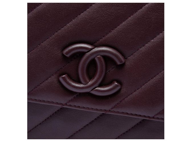 Bolsa transversal Chanel de pele de cordeiro acolchoada com assinatura CC vermelha e padrão diagonal Vermelho - vista 5