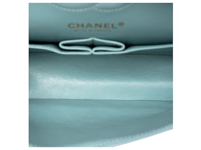 Borsa a tracolla Chanel Small Classic Chevron in agnello blu - vista 4