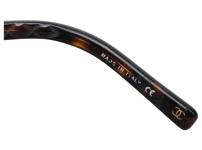 Gafas de sol Chanel Oversized en metal dorado - vista 4