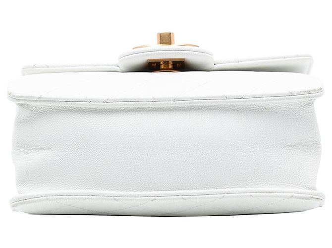 Borsa a tracolla Chanel Small Quilted Lambskin Chic Pearls Flap Bianca Bianco - vista 3