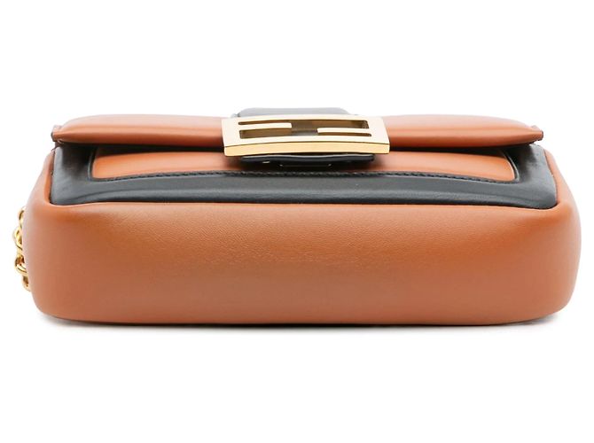 Borsa a tracolla Fendi Mini Bicolor Nappa Apolo Chain Baguette marrone - vista 3