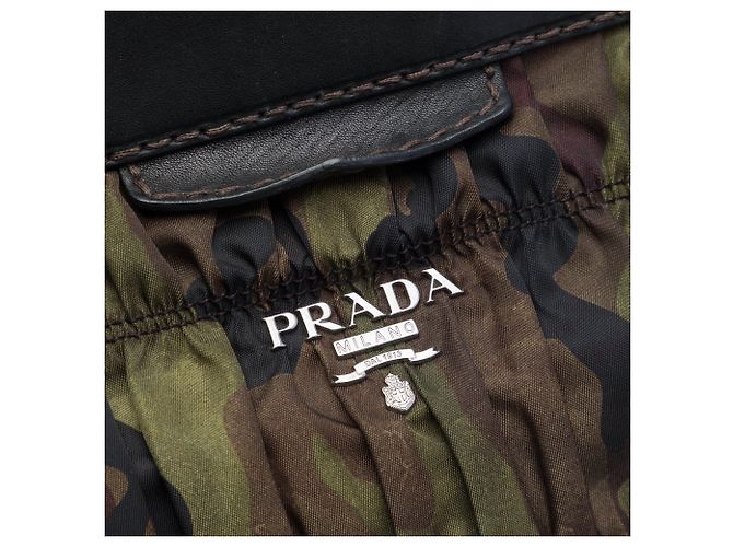 Borsa a mano Prada Tessuto Gaufre Camouflage marrone - vista 5