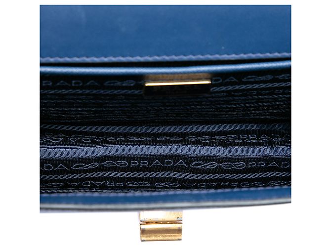 Borsa a tracolla con catena e chiusura Turnlock in Saffiano blu Prada - vista 4