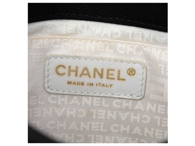 Schwarzer Chanel Small CC Chocolate Bar Canvas Tote - Ansicht 5