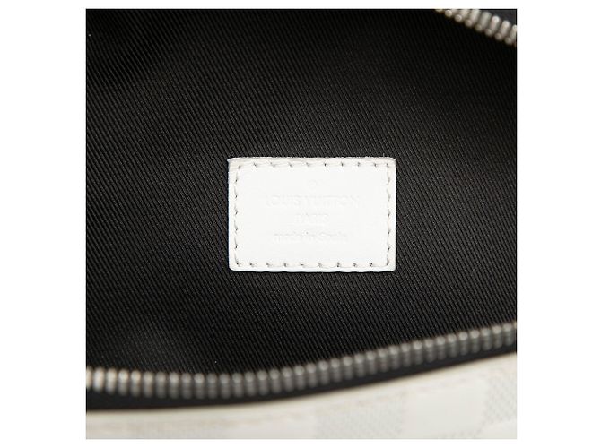 Borsa a tracolla Louis Vuitton Damier Infini Campus Bumbag bianca Bianco - vista 5