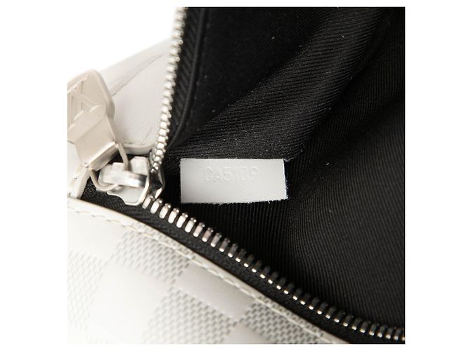 Borsa a tracolla Louis Vuitton Damier Infini Campus Bumbag bianca Bianco - vista 6