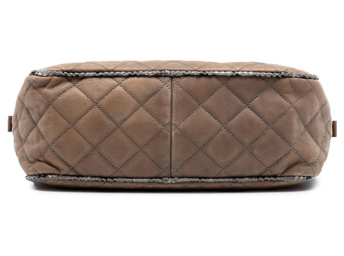 Borsa Bowler Chanel CC in tweed e pelle di vitello trapuntata iridescente marrone - vista 3