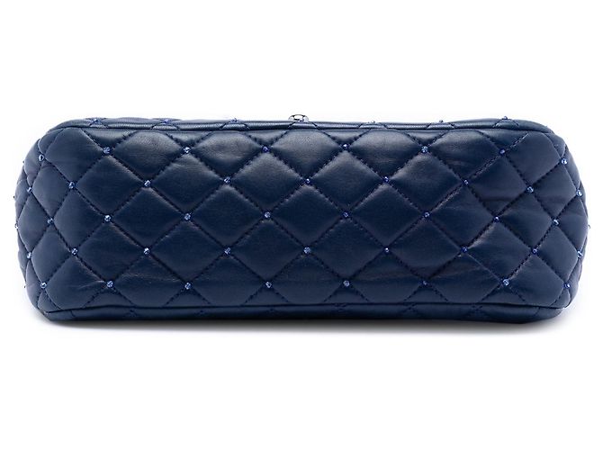 Petit sac à bandoulière Chanel Single Flap en agneau matelassé bleu avec perles - vue 3