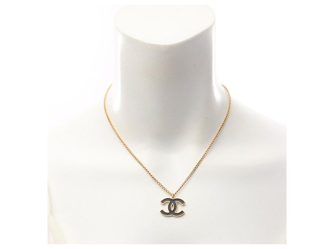 Collana con pendente Chanel CC in smalto nero e placcato oro - vista 7