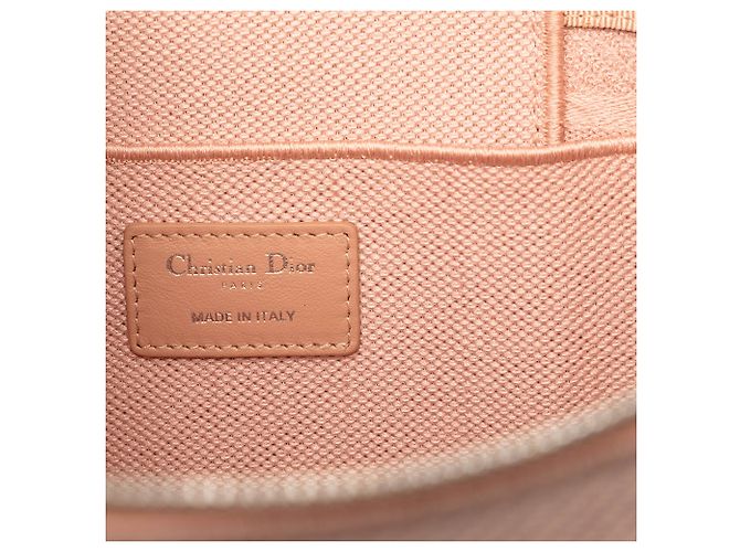 Necessaire Diortravel em canvas Cannage D Lite rosa da Dior - vista 5