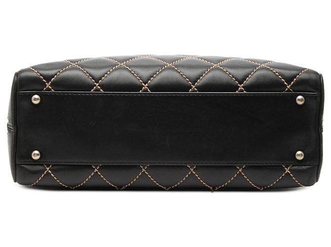 Borsa Chanel CC in agnello nero con cuciture wild stitch - vista 3