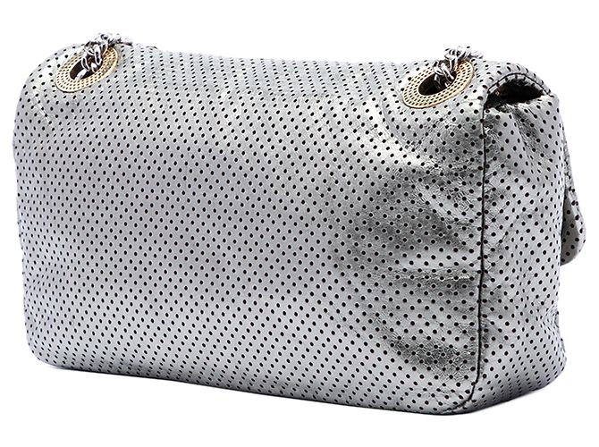 Borsa a tracolla Chanel Medium Reissue in pelle di vitello traforata argento - vista 2