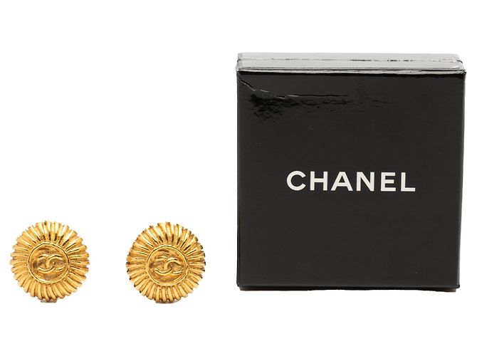 Pendientes de clip Chanel Gold Plated CC Sunburst bañados en oro Dorado - vista 4