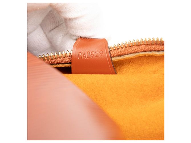 Bolso de hombro Louis Vuitton Epi Voltaire marrón Castaño - vista 6