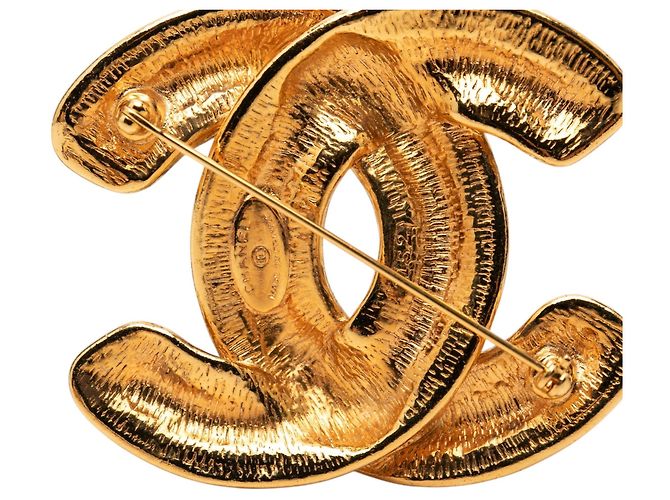 Spilla Chanel CC trapuntata placcata oro D'oro - vista 3