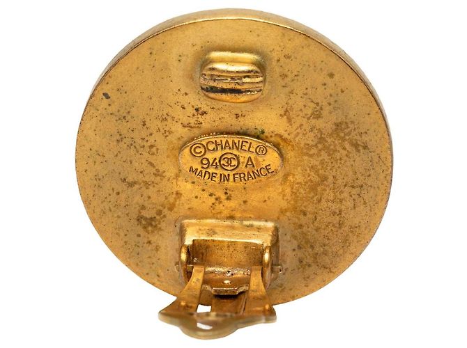 Orecchini a clip rotondi Chanel CC in smalto placcato oro D'oro - vista 3