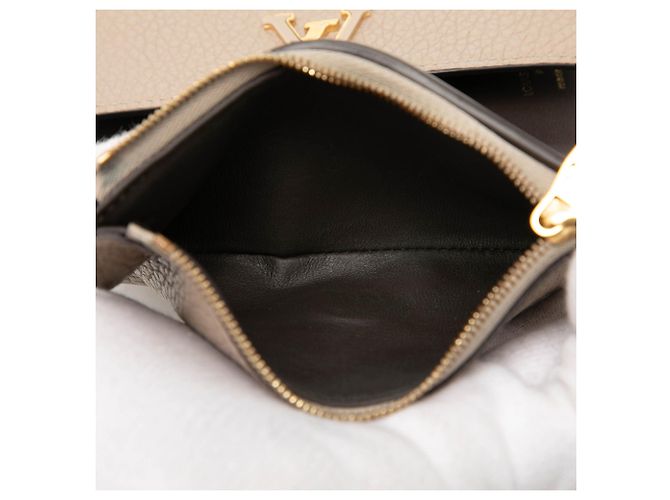 Cartera compacta Louis Vuitton Taurillon Capucines beige - vista 5
