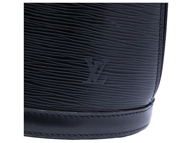 Bolso de hombro Louis Vuitton Epi Cluny negro - vista 5