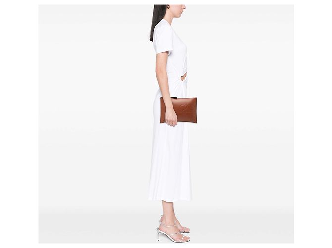 Pochette e borsa a mano piatta in pelle marrone con Anagramma LOEWE - vista 7