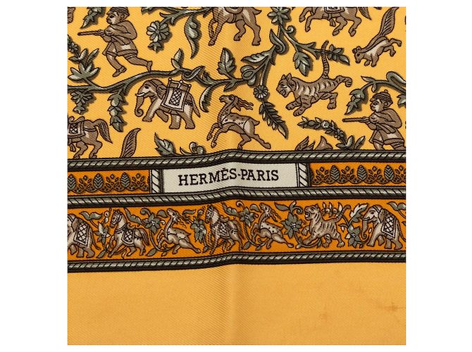 Sciarpa in seta gialla Hermès Chasse en Inde 42 Scarves Giallo - vista 3