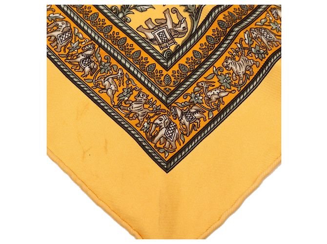 Sciarpa in seta gialla Hermès Chasse en Inde 42 Scarves Giallo - vista 8