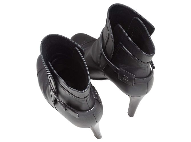 Schwarze Chanel Lederstiefeletten mit Schnalle Absatz Größe 40.5 - Ansicht 3