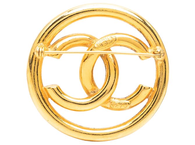 Spilla rotonda Chanel CC placcata oro D'oro - vista 2