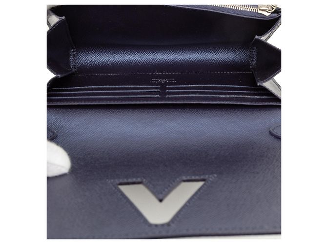 Borsa a tracolla Louis Vuitton Epi Sequin Flames Twist Chain Wallet blu - vista 4