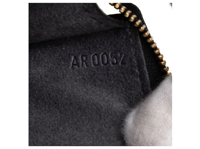 Pochette Louis Vuitton Epi Pochette Accessoires nera Nero - vista 6