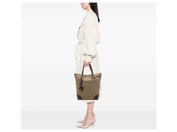 Tote Gucci Large GG Canvas GG Charm Beige - vista 6