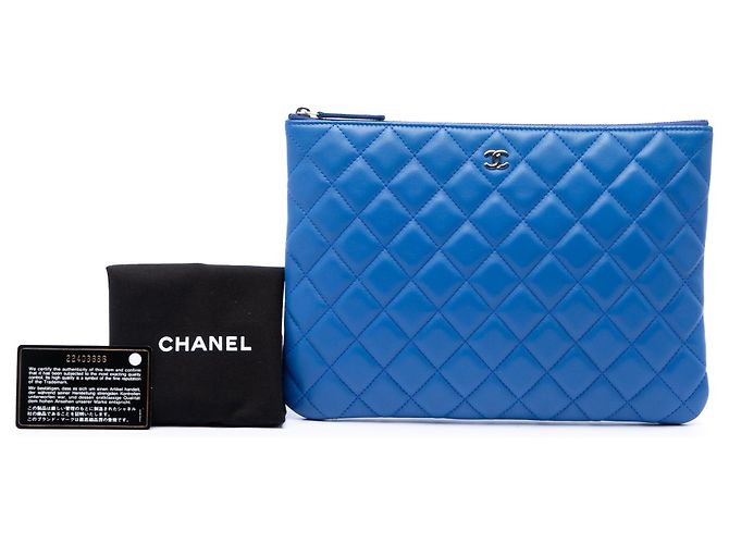Blau Chanel Medium Quilted Lambskin O Case Clutch - Ansicht 7