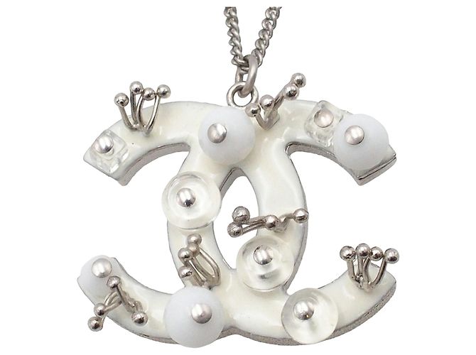 Collana con pendente Chanel CC in argento, ottone e resina con strass - vista 2