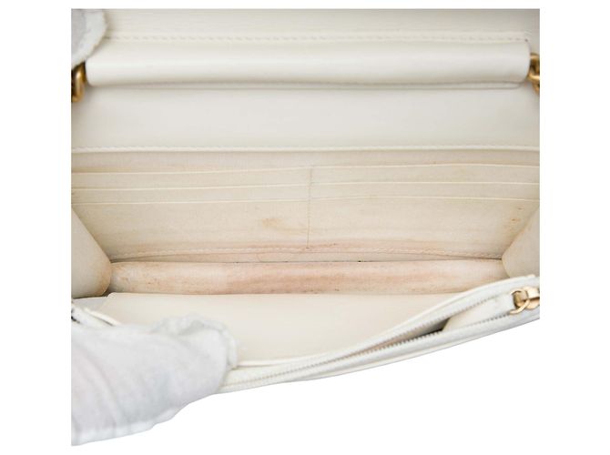 Borsa a tracolla con catena Boy Chanel in caviar trapuntato bianco - vista 4