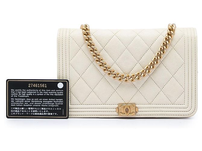 Borsa a tracolla con catena Boy Chanel in caviar trapuntato bianco - vista 7