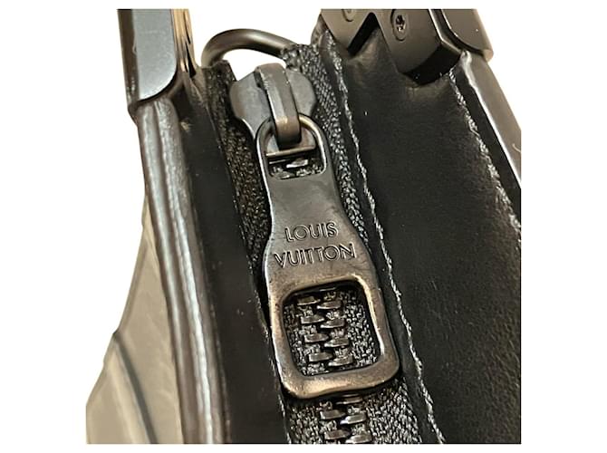 Pochette Louis Vuitton Monogram Eclipse Noir - vue 8