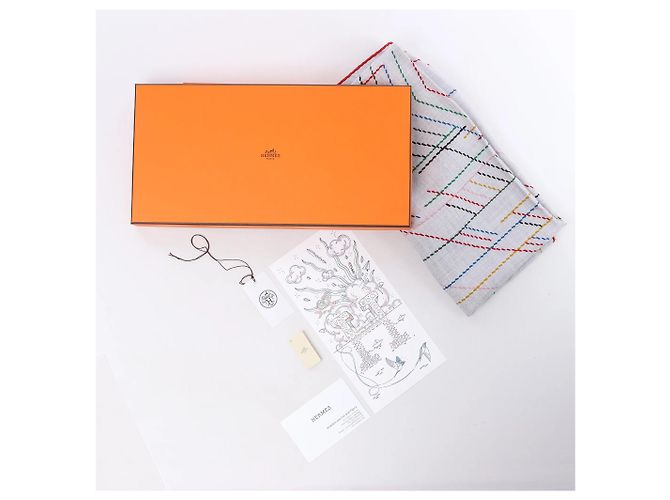 Sciarpa in Cashmere e Seta Hermès Carré Géant "PIQUE SELLIER" in Grigio - vista 14