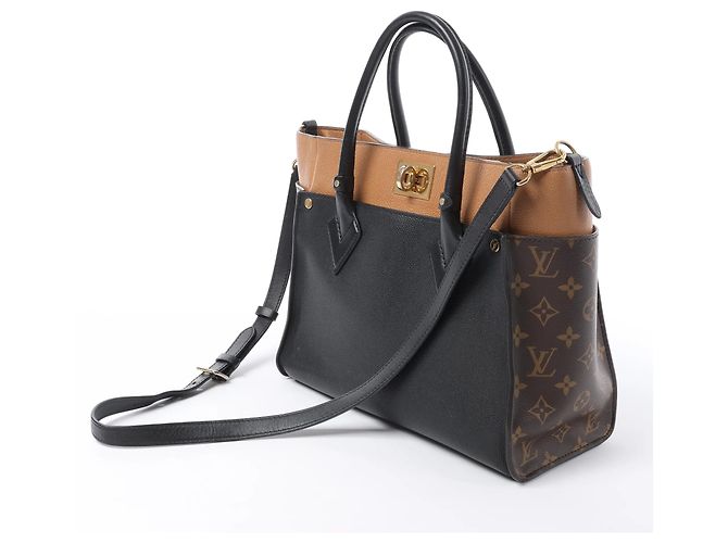 Borsa a mano 2Way Louis Vuitton On My Side MM Monogram Leather marrone x nero M53823 - vista 2