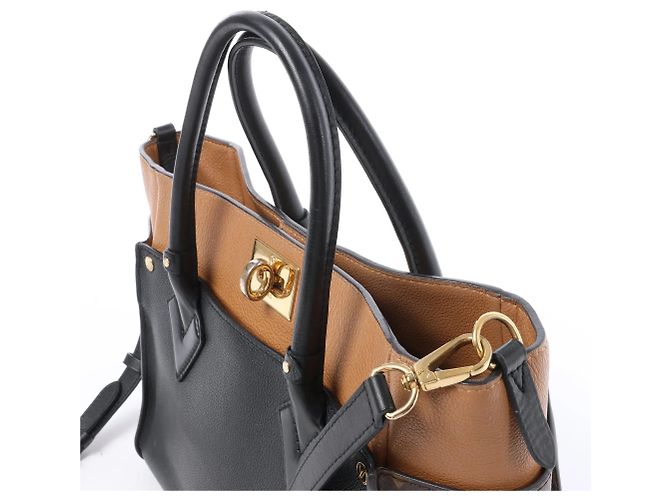 Borsa a mano 2Way Louis Vuitton On My Side MM Monogram Leather marrone x nero M53823 - vista 3