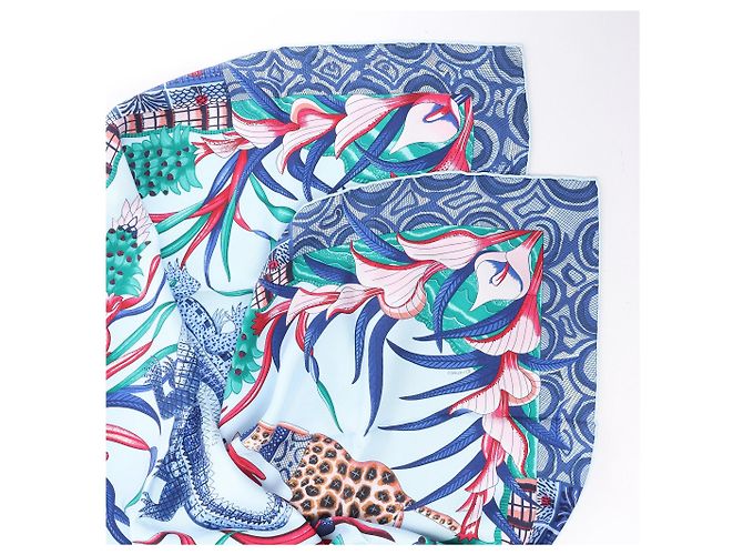 Carré 90 Hermès "LA MARCHE Du ZAMBEZE" in seta blu - vista 3