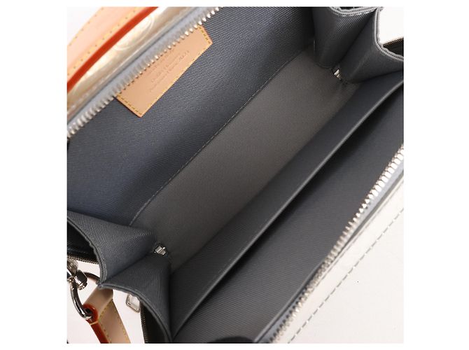 Borsa a tracolla Louis Vuitton Soft Trunk in tela Monogram argento M45885 Grigio - vista 11