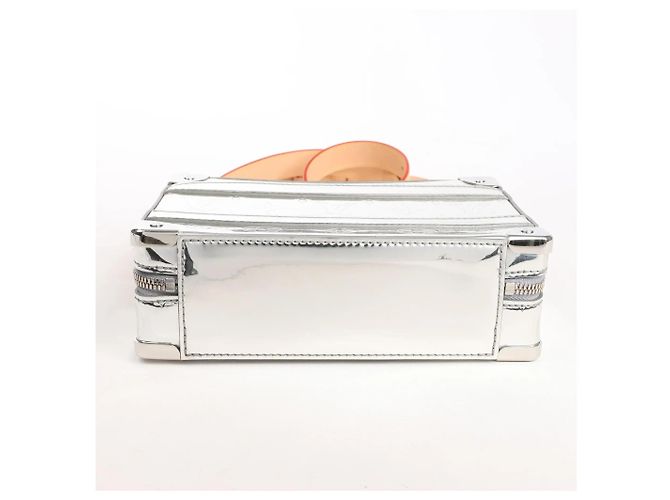 Borsa a tracolla Louis Vuitton Soft Trunk in tela Monogram argento M45885 Grigio - vista 6