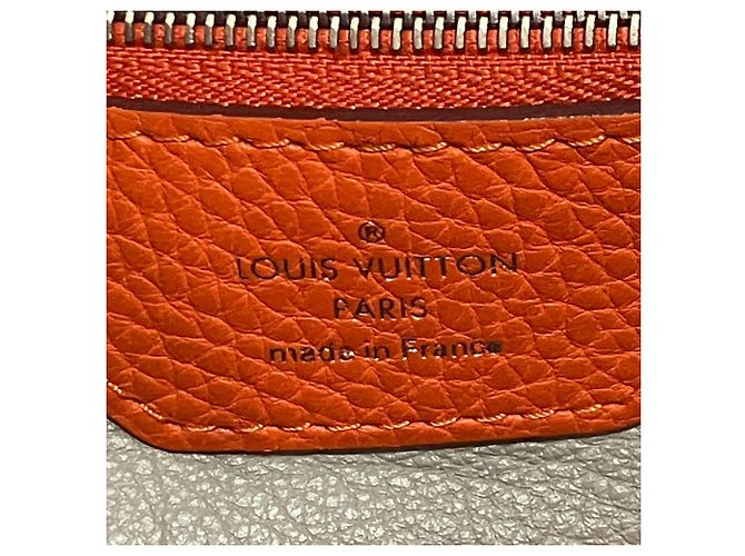 Borsa Louis Vuitton Capucines MM - vista 4