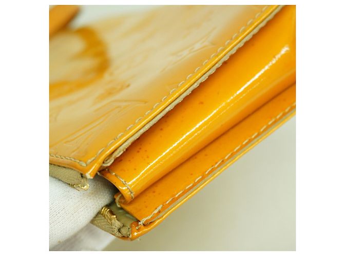 Pochette Louis Vuitton Vernis Lexington Beige - vista 8