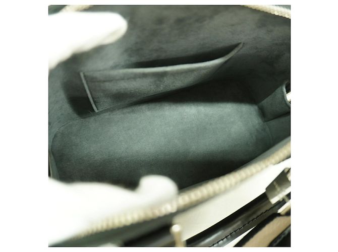 Borsa Louis Vuitton Alma BB Epi Leather Nero - vista 4