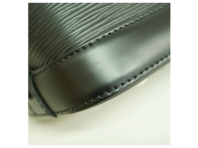 Borsa Louis Vuitton Alma BB Epi Leather Nero - vista 6