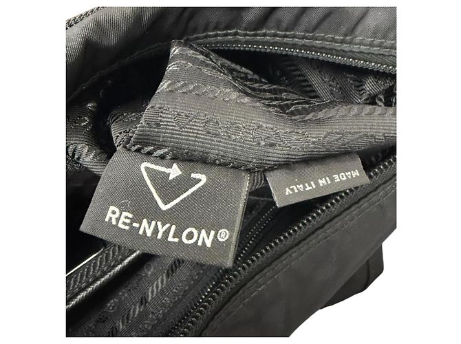 Borsa a tracolla Prada in pelle e Re-Nylon con logo triangolare Nero - vista 14