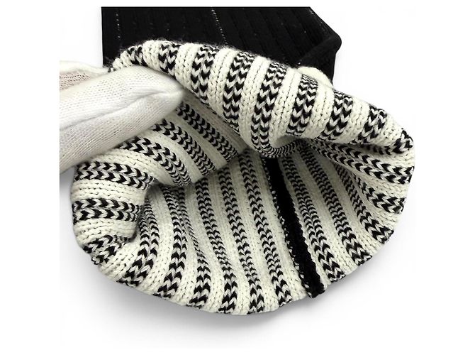 Chanel 24C Coco Mark Logo Design Beinstulpen aus Rippstrick Schwarz Weiß - Ansicht 3